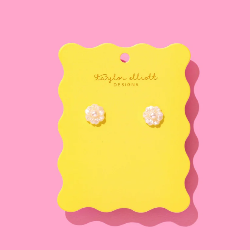 Stud Earrings - Pearl Flowers - Amelia
