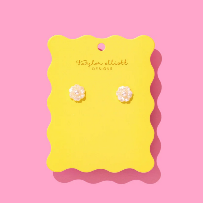Stud Earrings - Pearl Flowers - Amelia