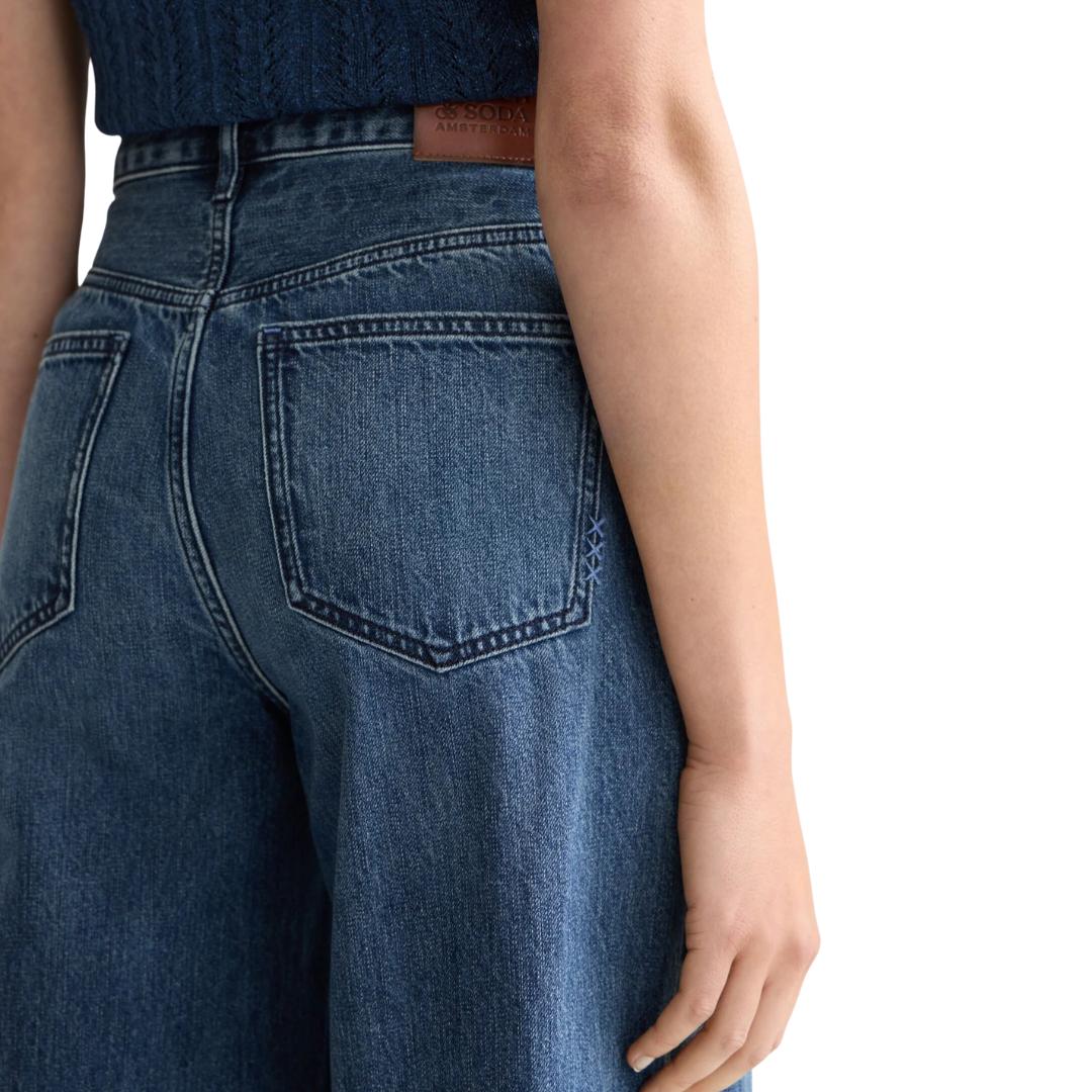 The Wave Wideleg Jeans